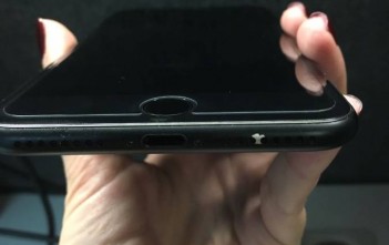 Owners-of-these-Matte-Black-iPhone-7-units-arent-happy-right-now-5
